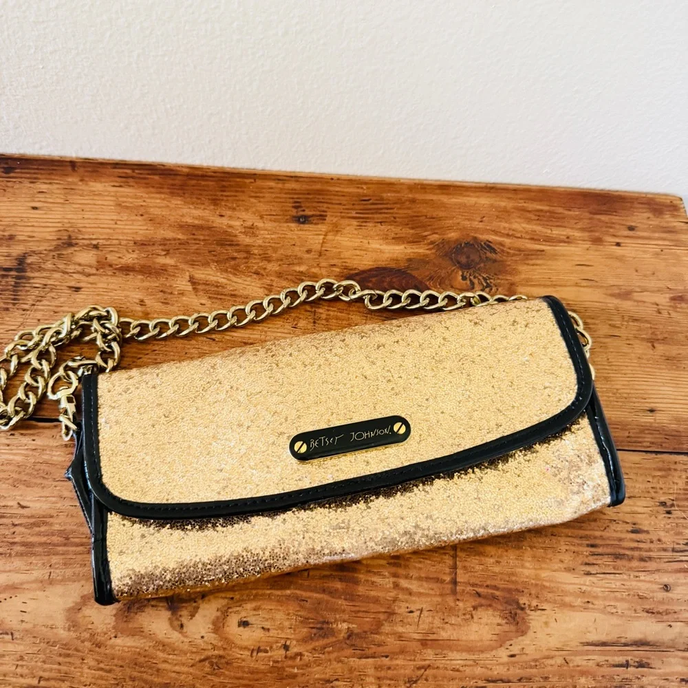 Betsey Johnson Gold Glitter Clutch Purse with Shoulder Bag Chain - Picture 4 of 10